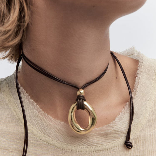 Irregular Circle Pendant Necklace Design