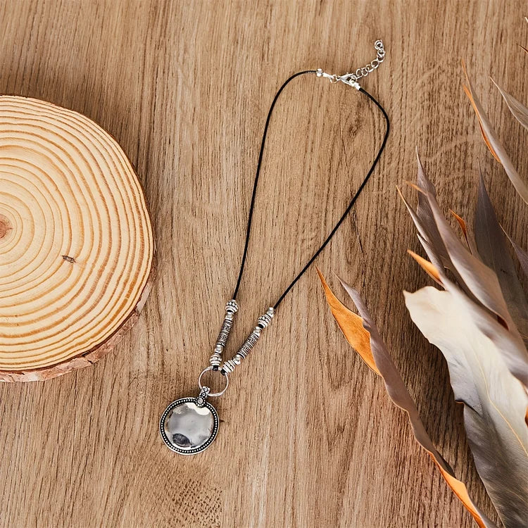 intage Exaggerated Classic Necklace