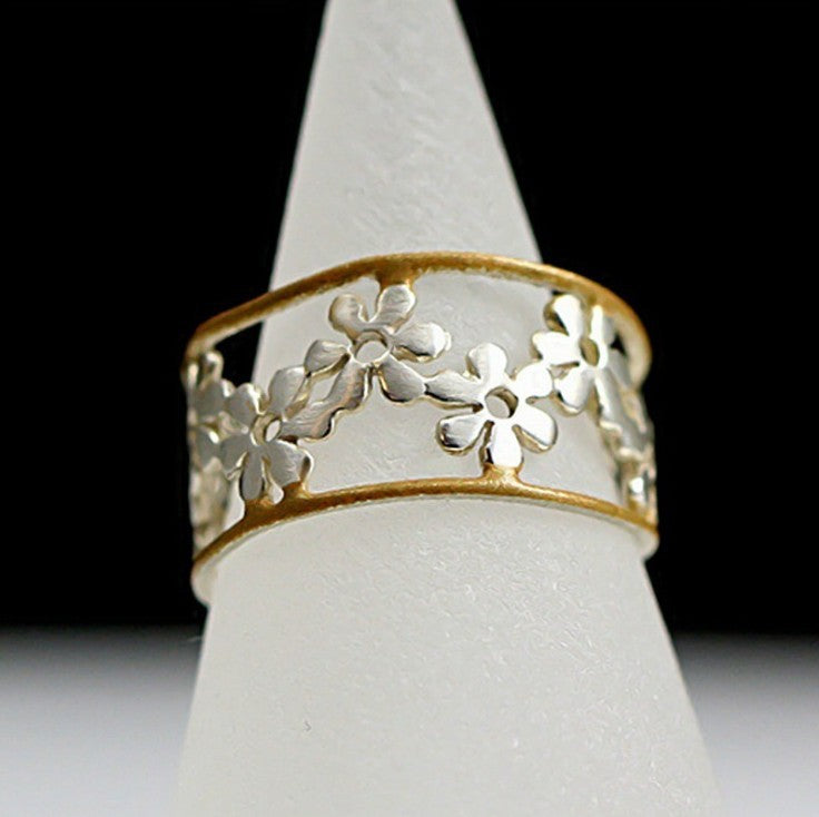 Irregular Hollow Daisy Ring